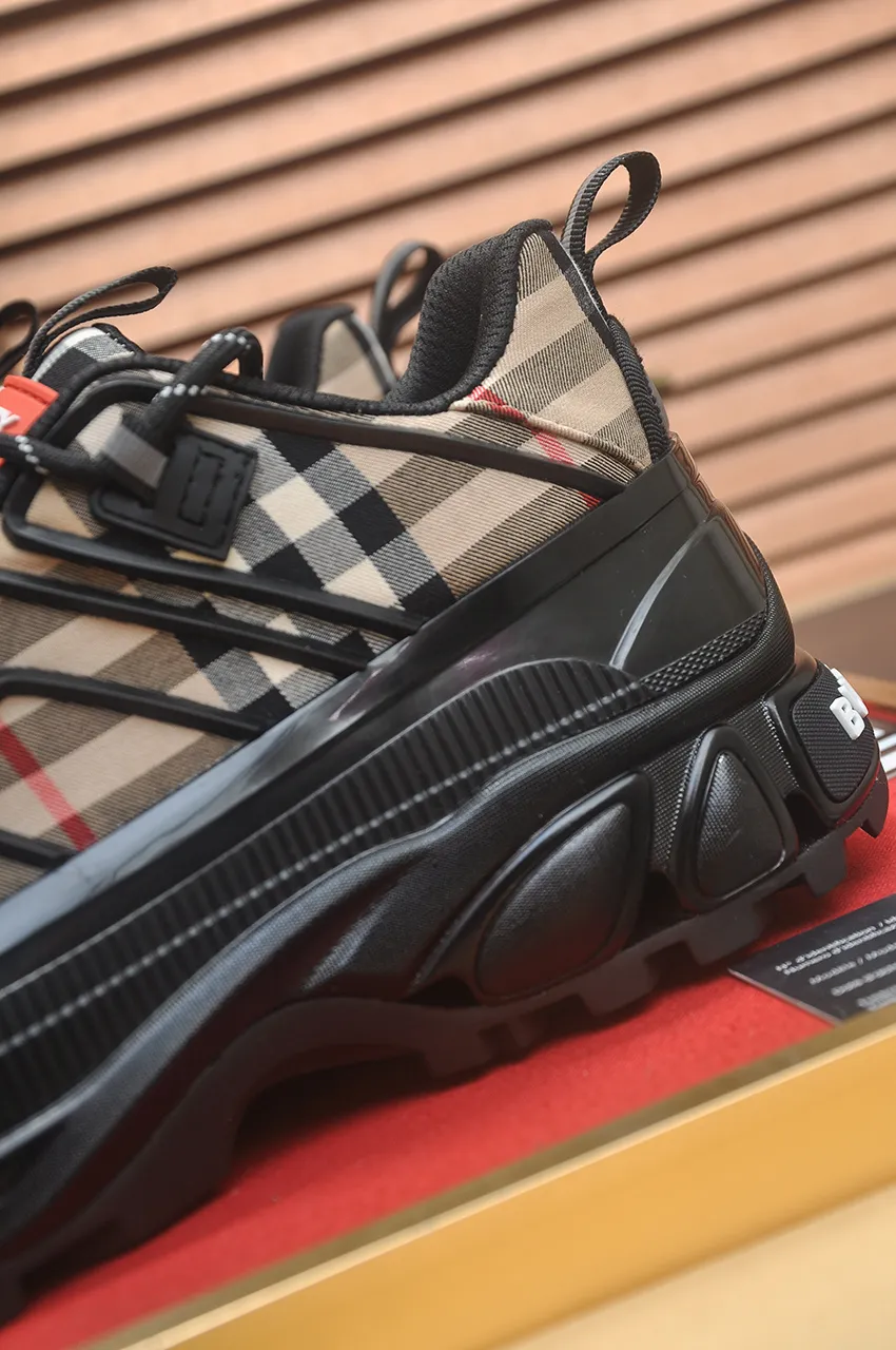 Men's shoes 💰680💶[Burberry] (cowhide lining) classic low-top sneakers｜Imported cowhide with classic plaid fabric｜Cow leather lining｜Original outsole｜Fine workmanship and comfortable to wear Size: 38-44 (customized at 45)